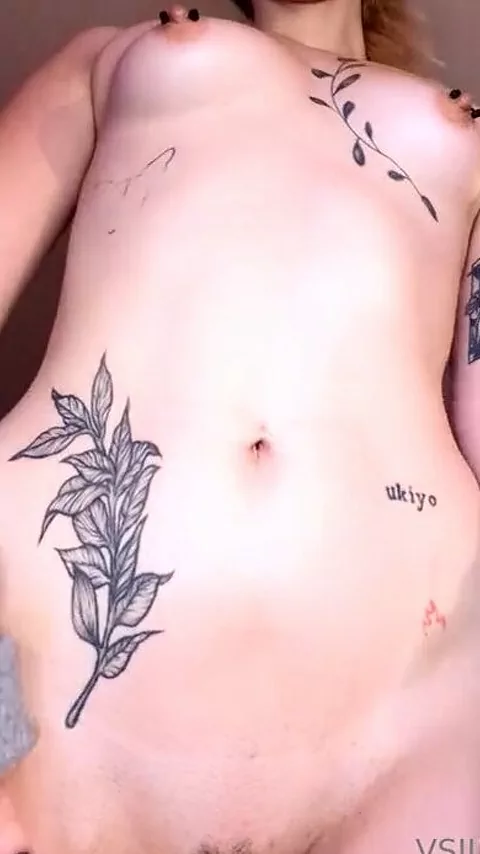Blonde skinny beauty flaunts perfect pussy in solo video (18+)